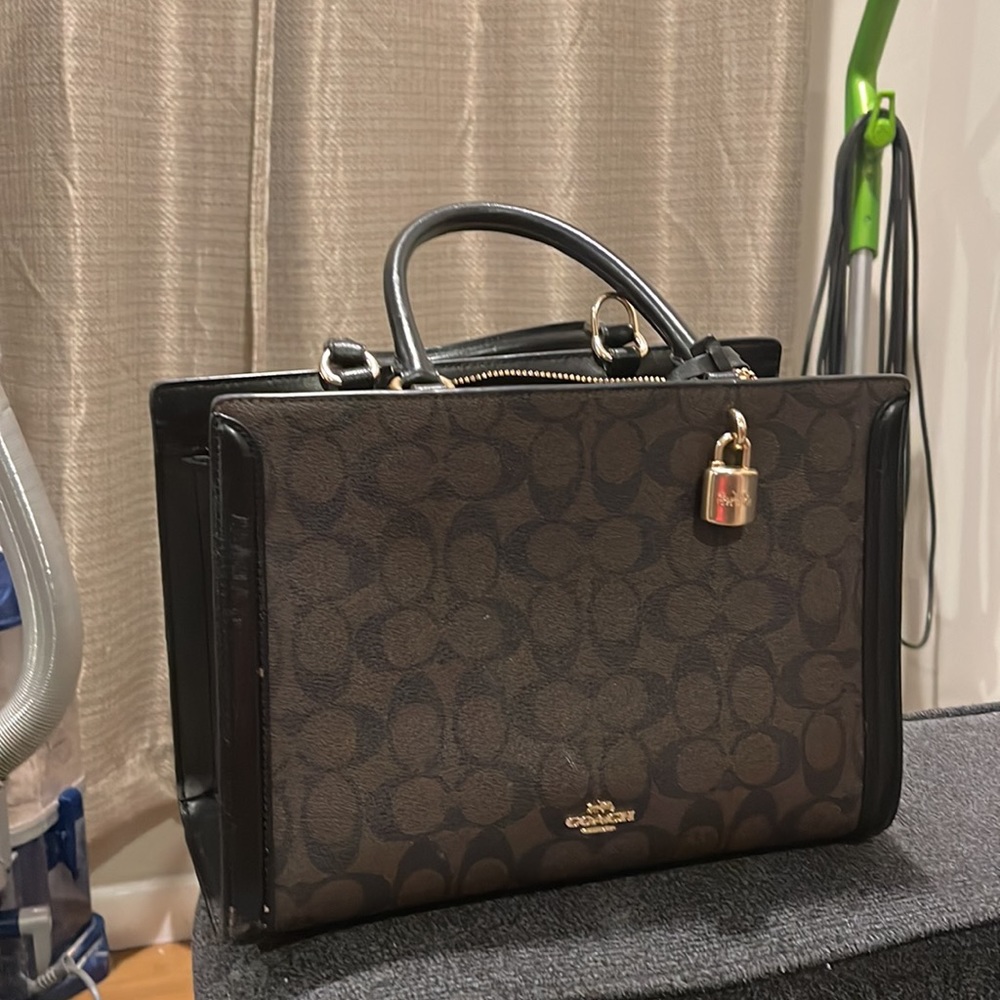 EUC Coach ZOE CARRYALL IN SIGNATURE CANVAS Bag *final price drop*